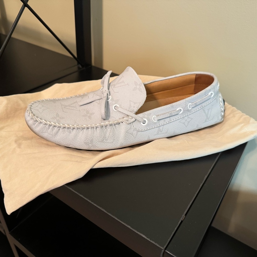 Louis Vuitton men’s shoes, white with logo, size 10